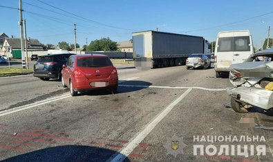 Полиция Харьковщины выясняет обстоятельства аварии с участием четырех транспортных средств