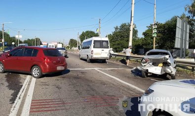 Полиция Харьковщины выясняет обстоятельства аварии с участием четырех транспортных средств