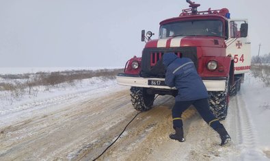 Шевченковский район: спасатели помогли отбуксировать грузовик