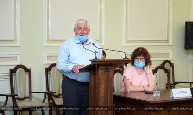 В городском совете поздравили работников торговли