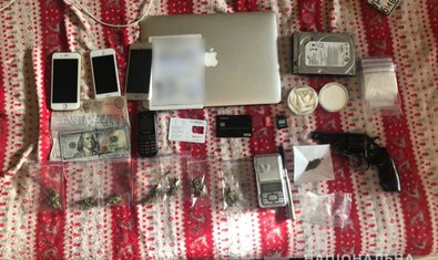 В Харькове полицейские пресекли деятельность Интернет-магазина по продаже наркотических веществ (ОБНОВЛЕНО) В Харькове полицейские пресекли деятельность Интернет-магазина по продаже наркотических веществ (ОБНОВЛЕНО)