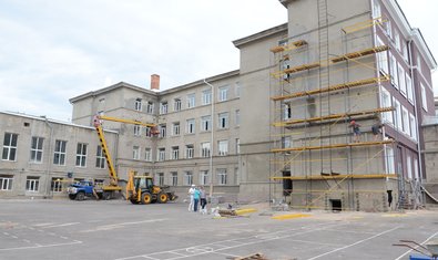 В Харькове продолжают ремонтировать школы