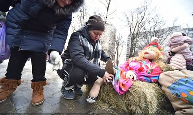 В Холодногорском сквере провели зиму и встретили весну