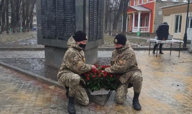 В сквере Пожарных почтили память харьковских чернобыльцев