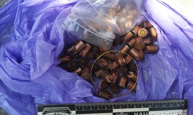 Взрывотехники проверили содержание подозрительной коробки, обнаруженной возле многоэтажки в Харькове Взрывотехники проверили содержание подозрительной коробки, обнаруженной возле многоэтажки в Харькове
